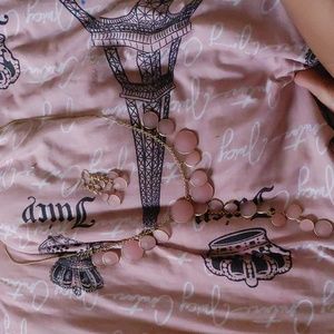 Set of earrings in a necklace